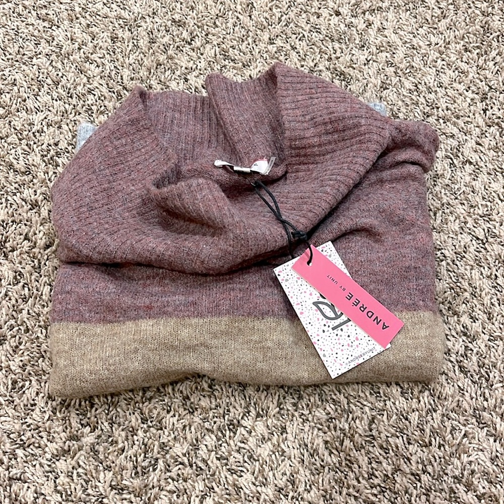 NWT ANDRÉE by UNIT sweater